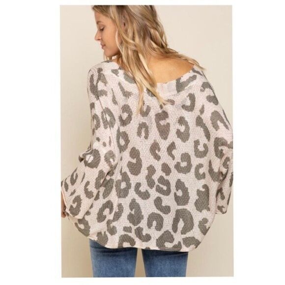 ANIMAL Print lightweight Sweater - Picture 8 of 15